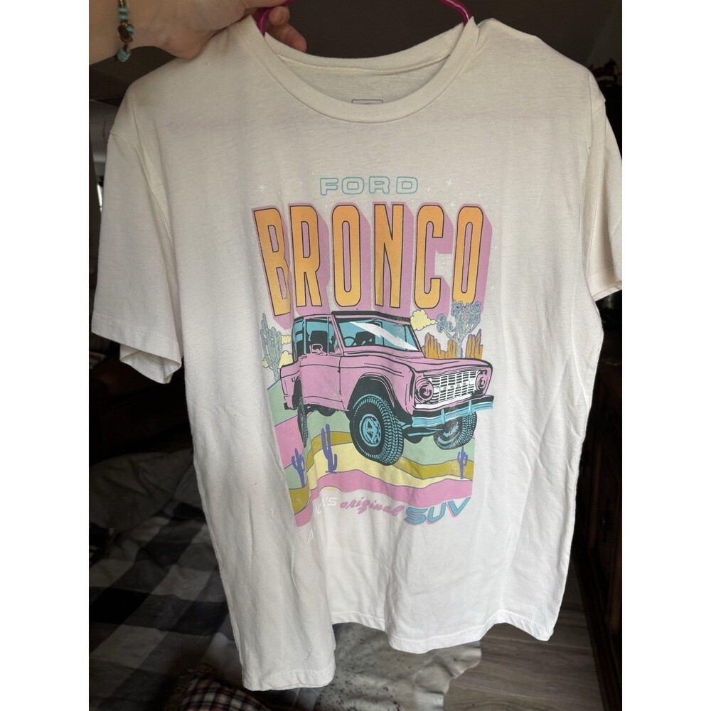 Ford Bronco Beige Short Sleeve T Shirt Women’s Size L Pink Ford Bronco